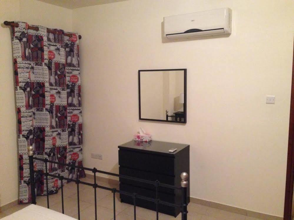 Lakis Court Apartment ลาร์นาคา ภายนอก รูปภาพ